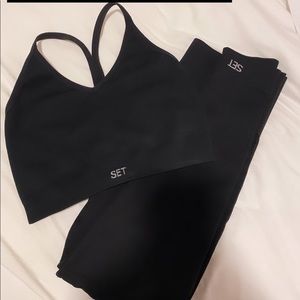 Set Active- Black set that has never been worn!